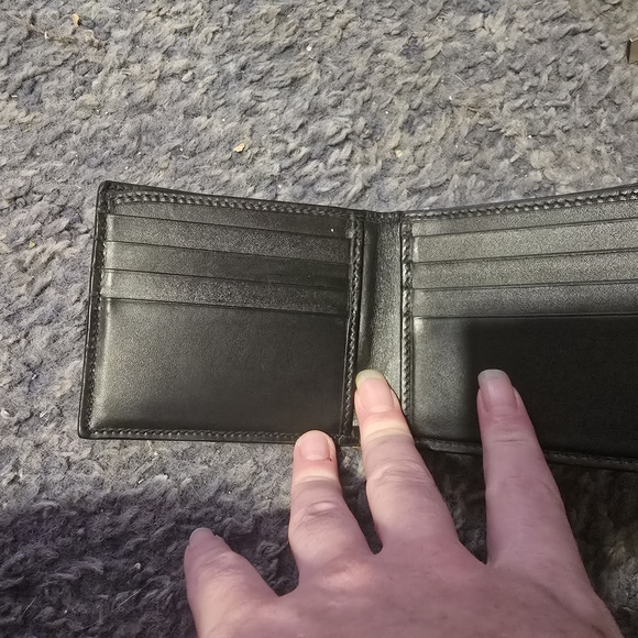 Gucci Black Wallet with Red and White Snake Motif - Picture 5 of 15